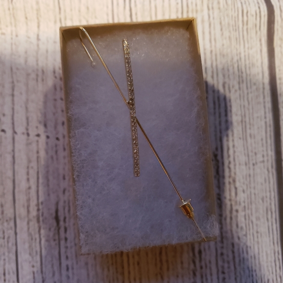 Hypoallergenic Gold crawler wrap earring - Picture 2 of 6